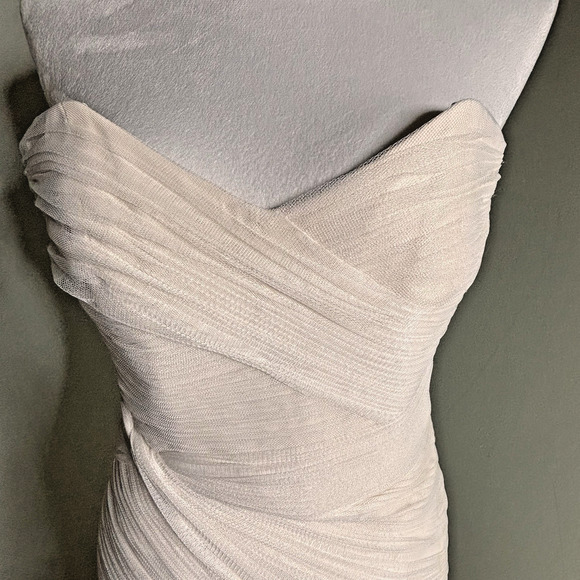 Monique Lhuillier Wedding Dress – Ivory Tulle Mermaid Gown –00 - Picture 5 of 16